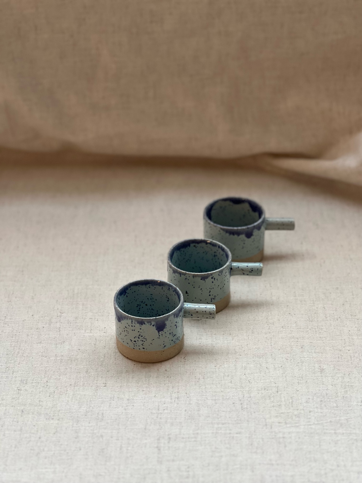 Tasse à expresso mouchetée bleue 56 ml / 2 oz