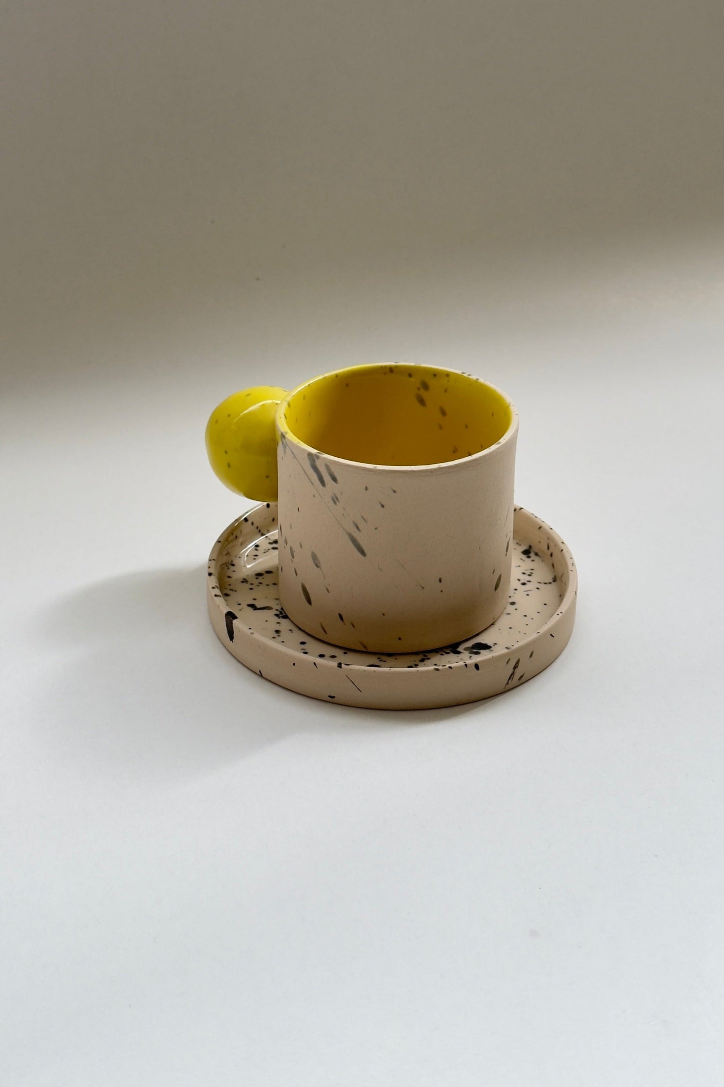 150 ml handmade ball handle beige with yellow ceramic mug