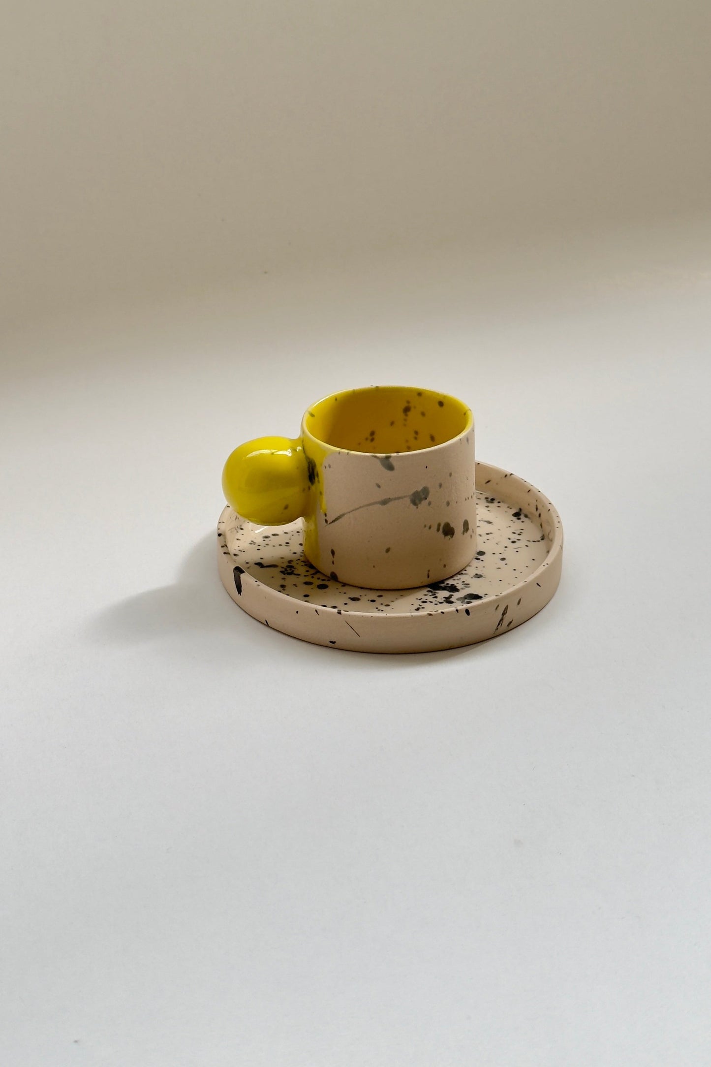 150 ml handmade ball handle beige with yellow ceramic mug